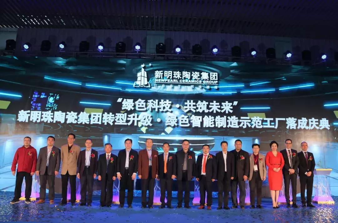 探索未来的新澳门与香港，正版免费资本车的发展与落实,2025新澳门和香港正版免费资本车,全面释义、解释与落实