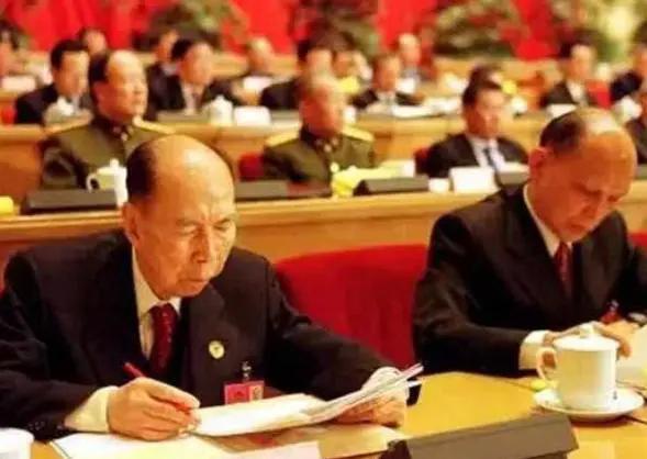 探索未来的繁荣之路，澳门与香港资本车的全面释义、解释与落实,2025新澳门和香港正版免费资本车,全面释义、解释与落实