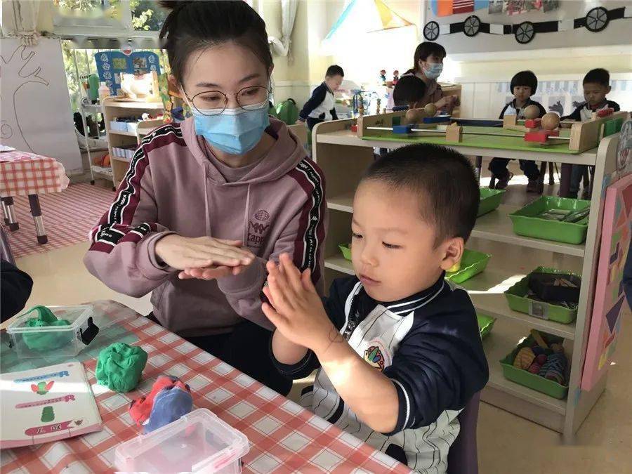 新奥2025资料大全最新版本精选解析及其在幼儿园中的落实与策略,新奥2025资料大全最新版本精选解析、落实与策略 幼儿园